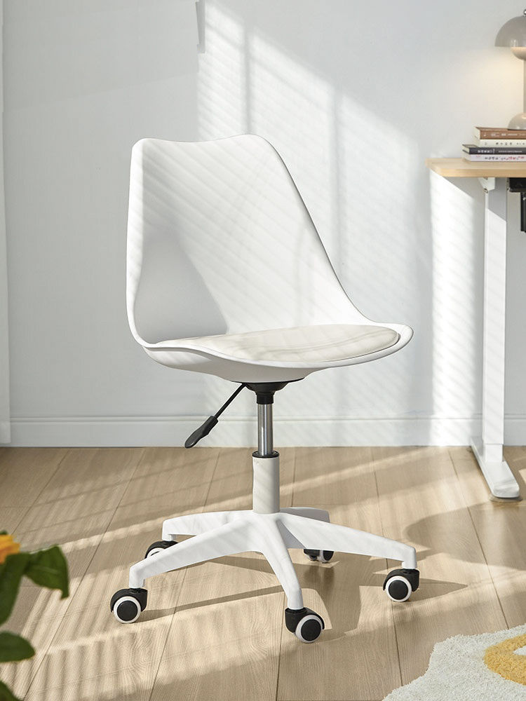 Focus - Replica Eames Chair with Wheels